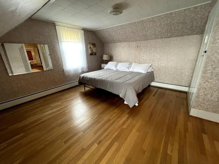 Cute 6-Bedroom Getaway In The Heart Of Littleton Exteriör bild